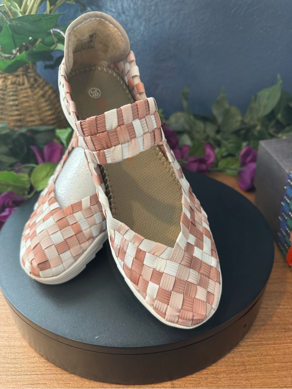 NIB bernie mev. “Rigged Charm” Nude Ombré Woven Mary Jane Flat Size EU 39- US 8
